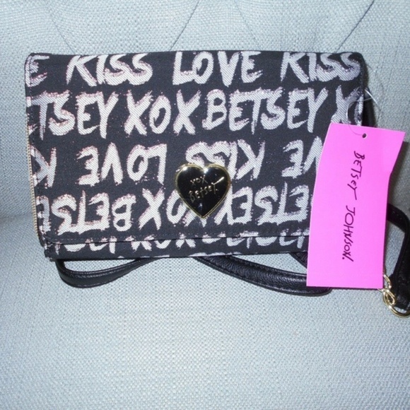 Betsey Johnson Handbags - Betsey Johnson Kiss Love Crossbody